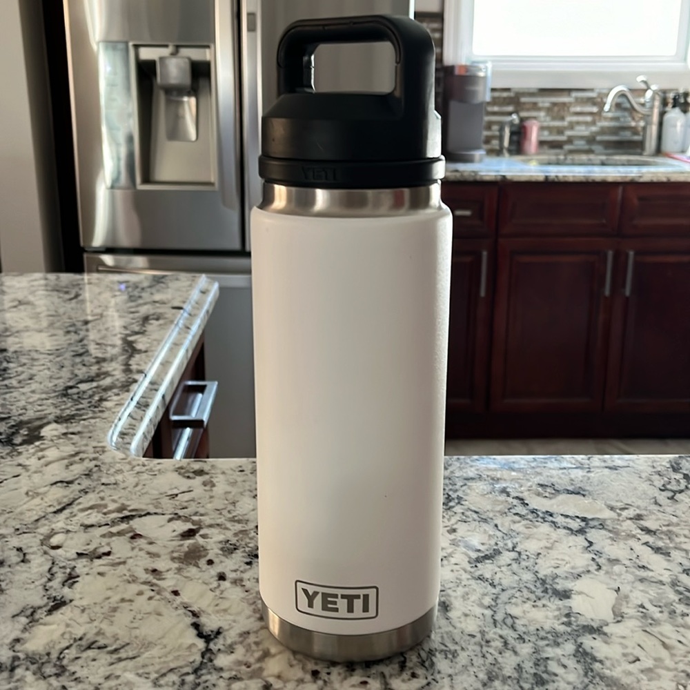 YETI 26 OZ WATER BOTTLE